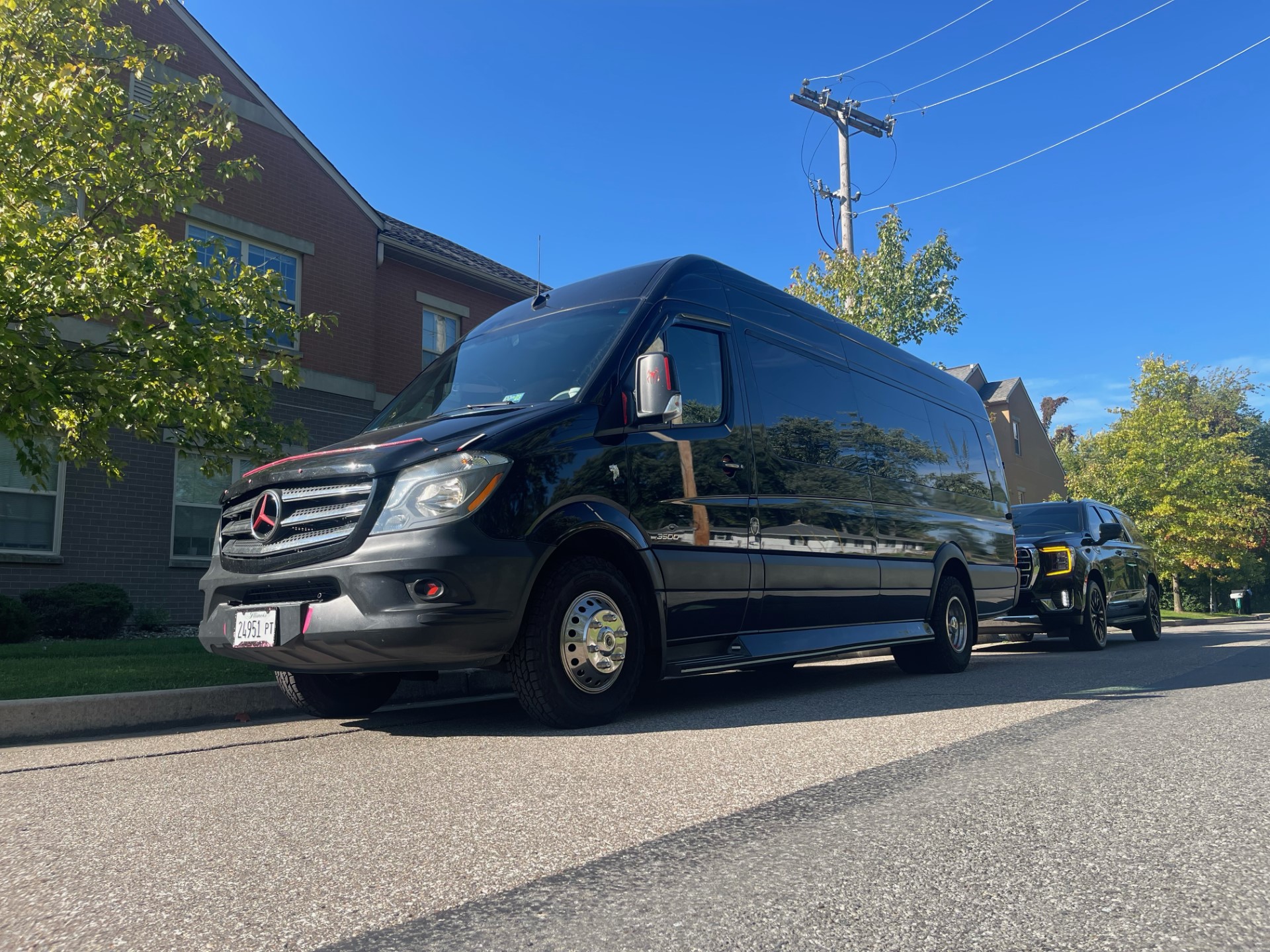 Limo sprinter and GMC Yukon South Bend Indiana